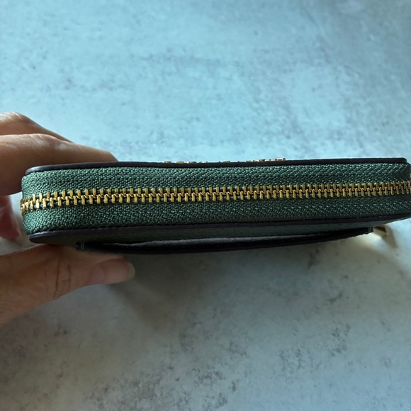 Michael Kors Jet Set Small Zip Around Card Case Amazon Green - Picture 10 of 12